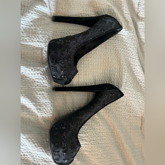 Louis Vuitton Black Shoe Great condition! Gently used! - Picture 4 of 5